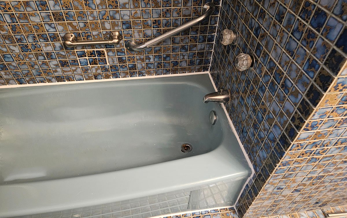Caulking 7 Bathtub caulking in GTA
