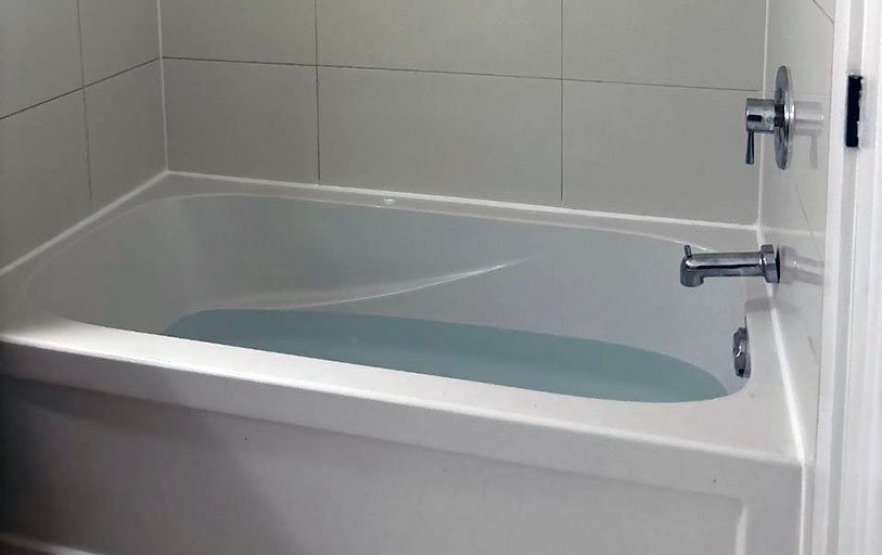 Professional caulking service in Toronto GTA sealing bathroom tiles and bathtub to prevent water leaks